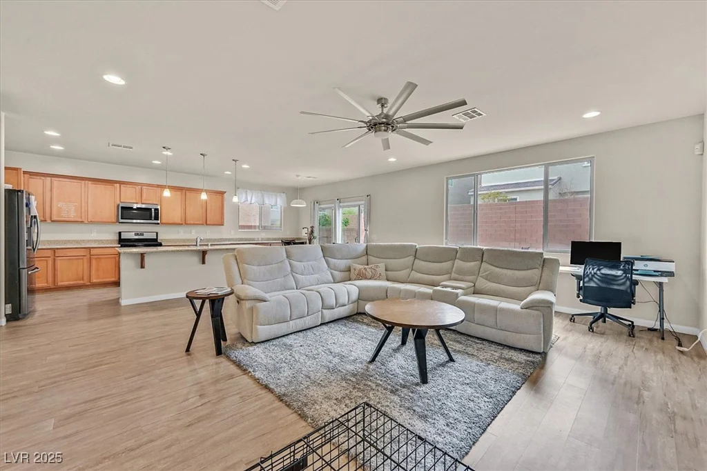 8919 Don Valley, Las Vegas, NV 89148