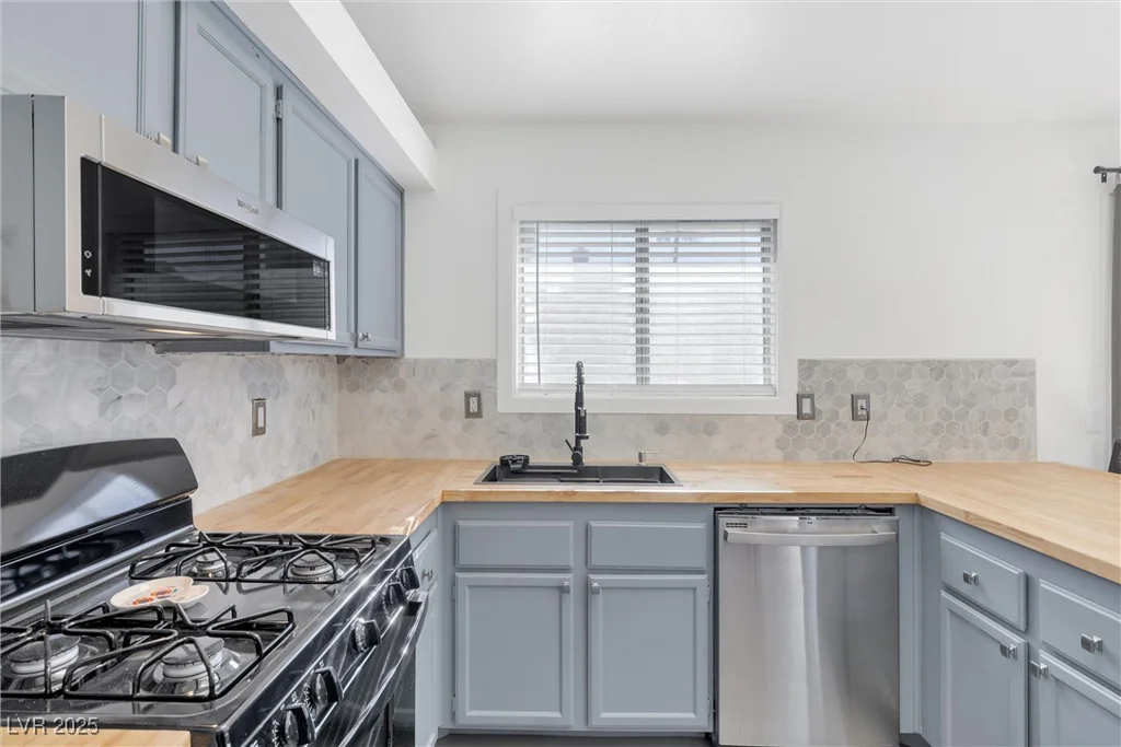 823 Crabapple, Henderson, NV 89002