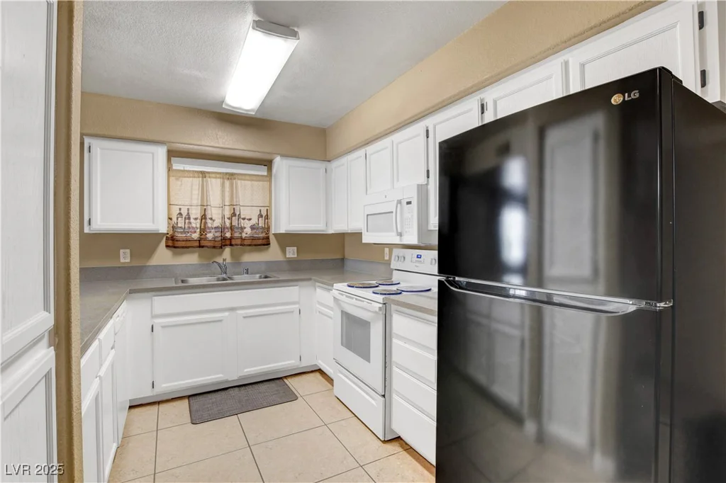 2725 Nellis, Las Vegas, NV 89121