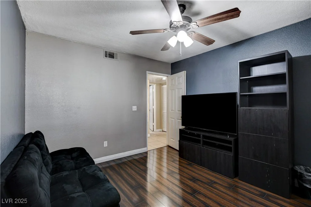 2725 Nellis, Las Vegas, NV 89121