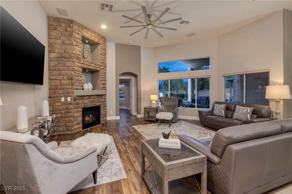 382 Chaplin Cove, Las Vegas, NV 89183