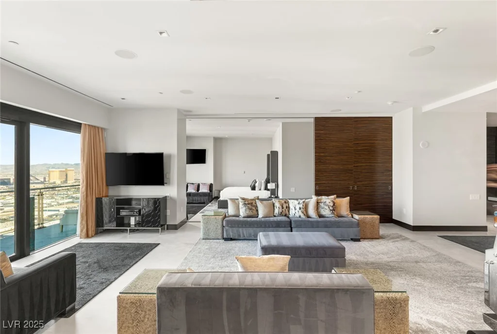 4381 FLAMINGO, Las Vegas, NV 89103