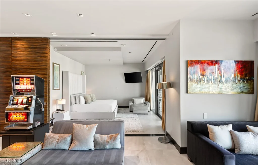 4381 FLAMINGO, Las Vegas, NV 89103