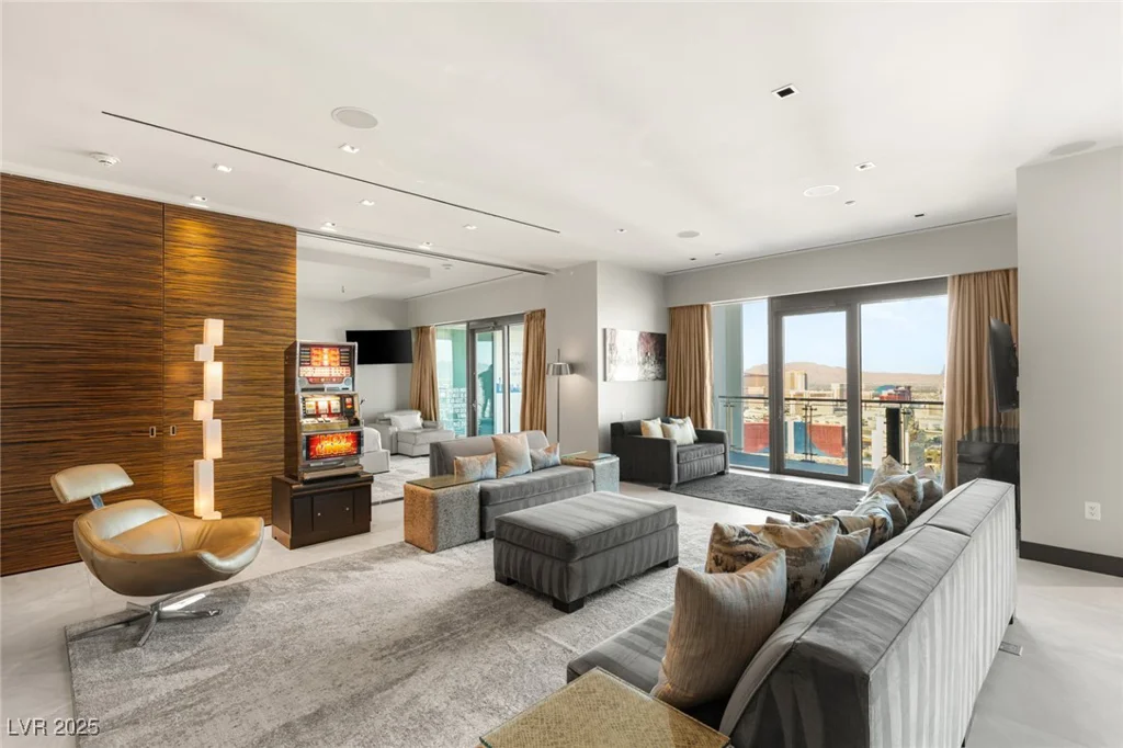 4381 FLAMINGO, Las Vegas, NV 89103