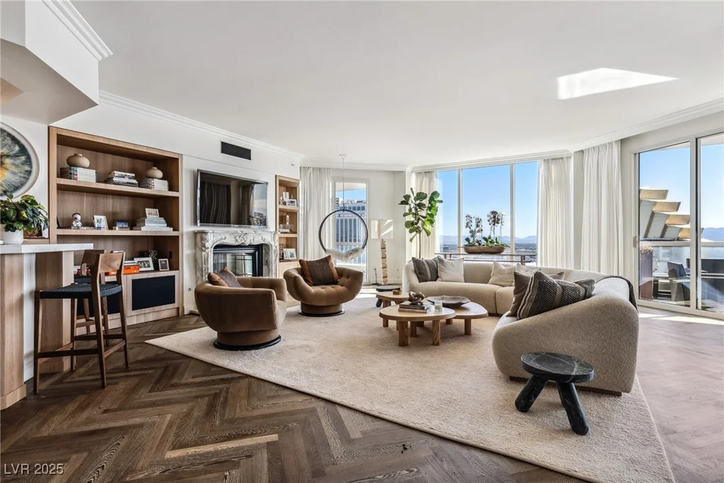 2857 Paradise, Las Vegas, NV 89109