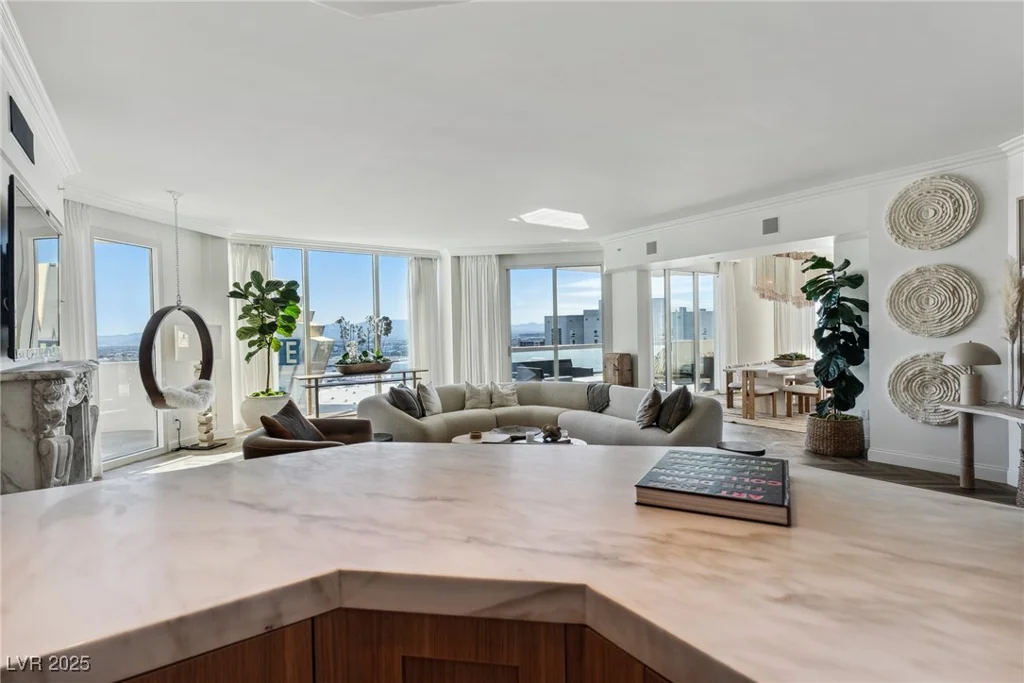 2857 Paradise, Las Vegas, NV 89109