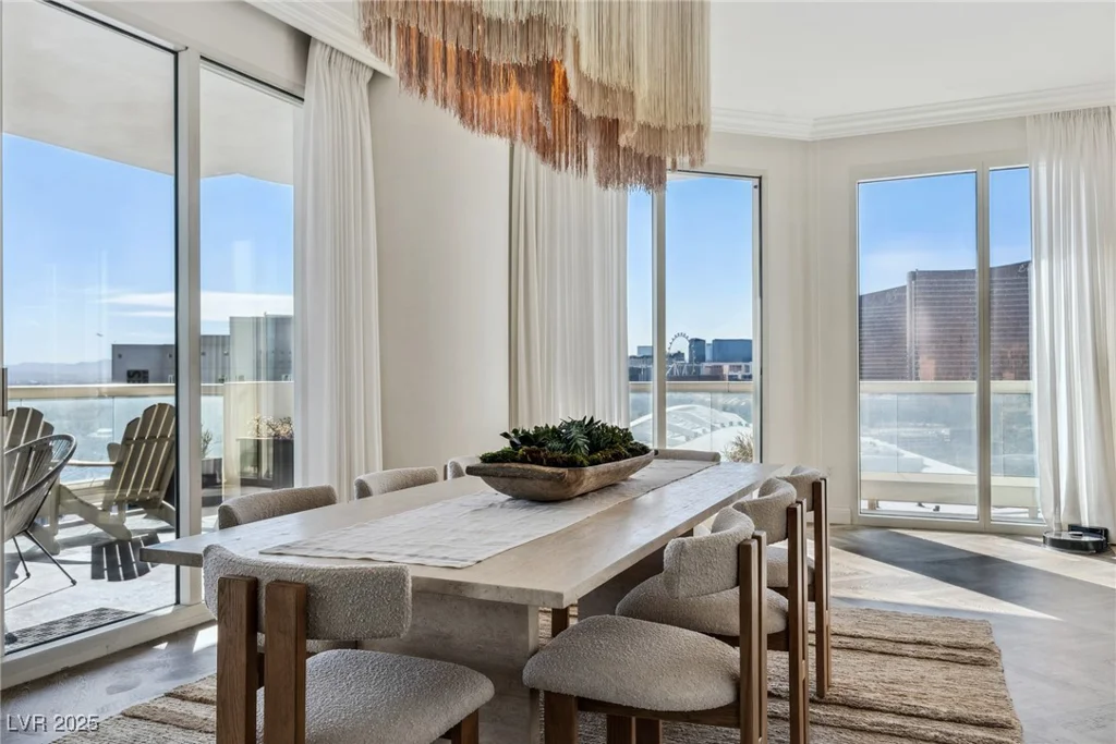 2857 Paradise, Las Vegas, NV 89109