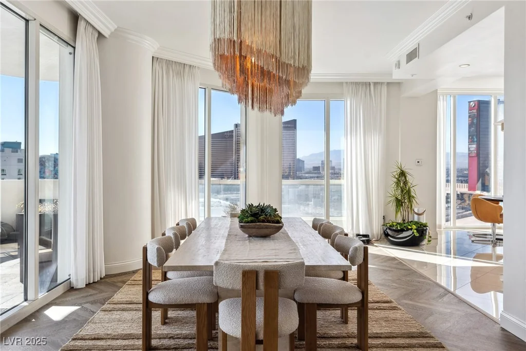 2857 Paradise, Las Vegas, NV 89109