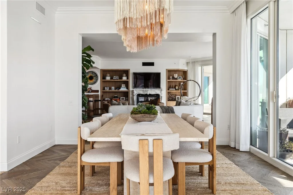 2857 Paradise, Las Vegas, NV 89109