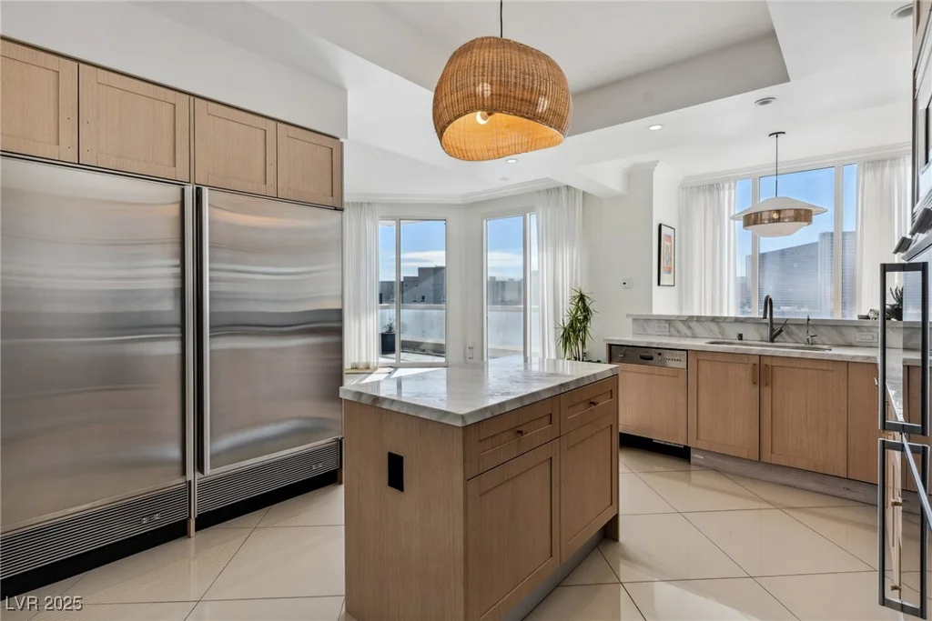 2857 Paradise, Las Vegas, NV 89109