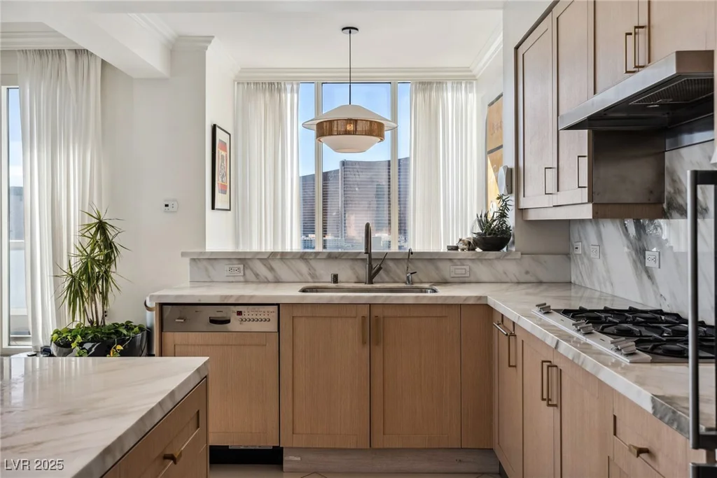 2857 Paradise, Las Vegas, NV 89109