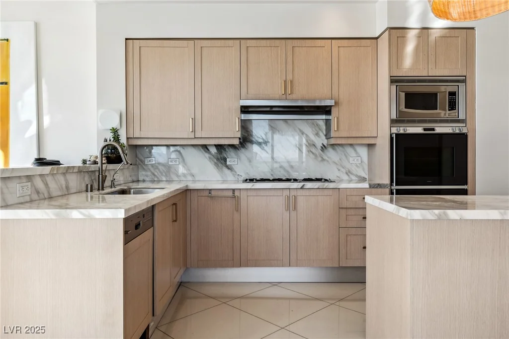 2857 Paradise, Las Vegas, NV 89109