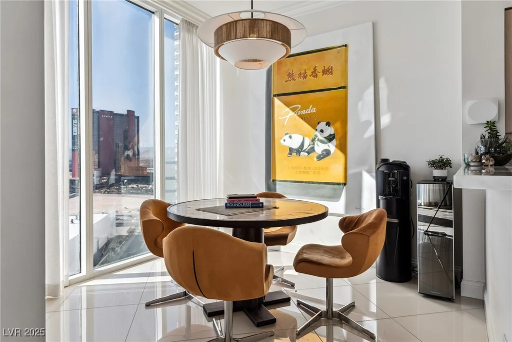 2857 Paradise, Las Vegas, NV 89109