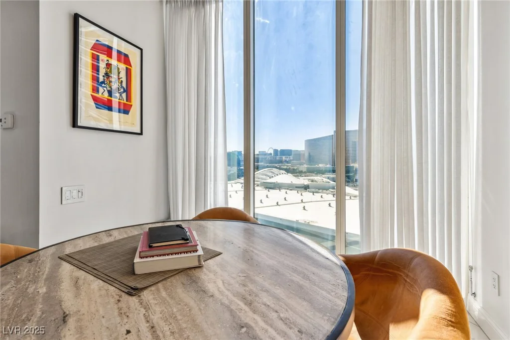 2857 Paradise, Las Vegas, NV 89109