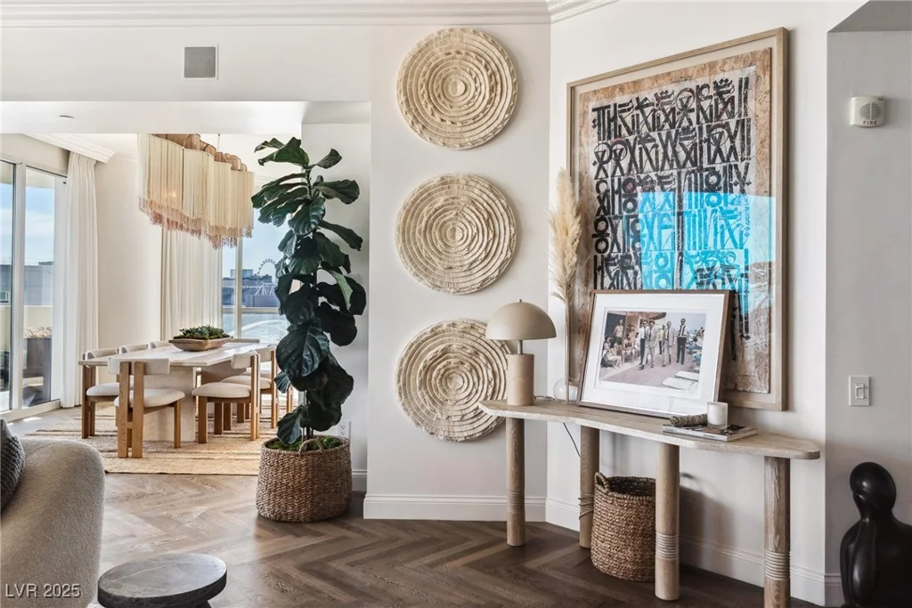 2857 Paradise, Las Vegas, NV 89109