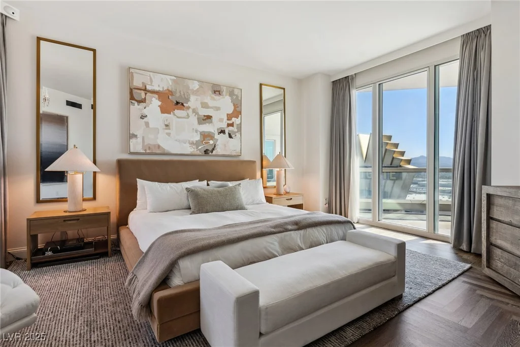 2857 Paradise, Las Vegas, NV 89109