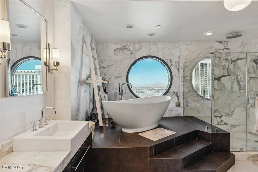 2857 Paradise, Las Vegas, NV 89109