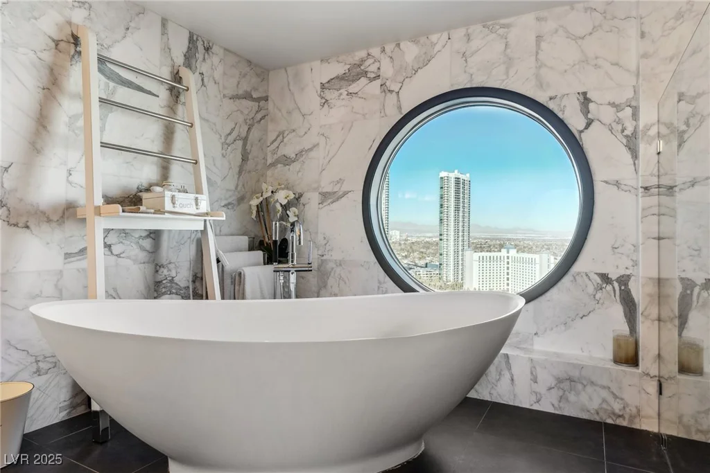 2857 Paradise, Las Vegas, NV 89109