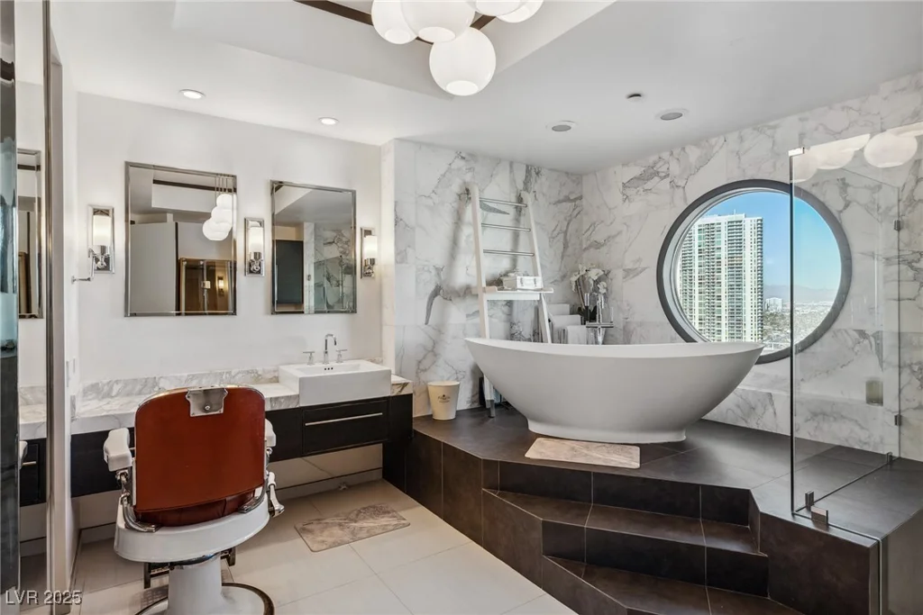 2857 Paradise, Las Vegas, NV 89109