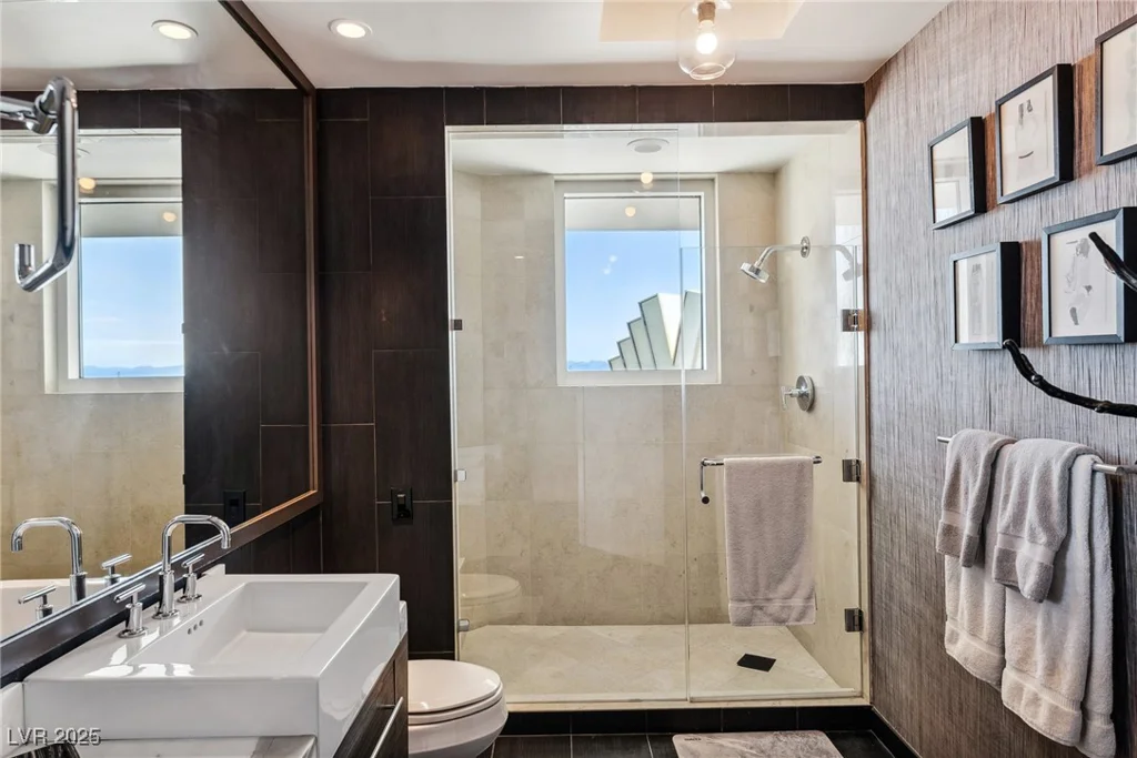 2857 Paradise, Las Vegas, NV 89109