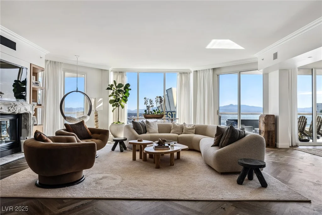 2857 Paradise, Las Vegas, NV 89109