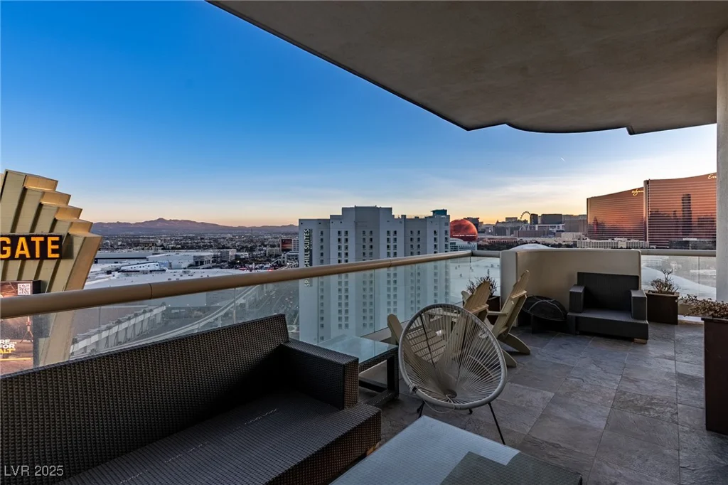 2857 Paradise, Las Vegas, NV 89109