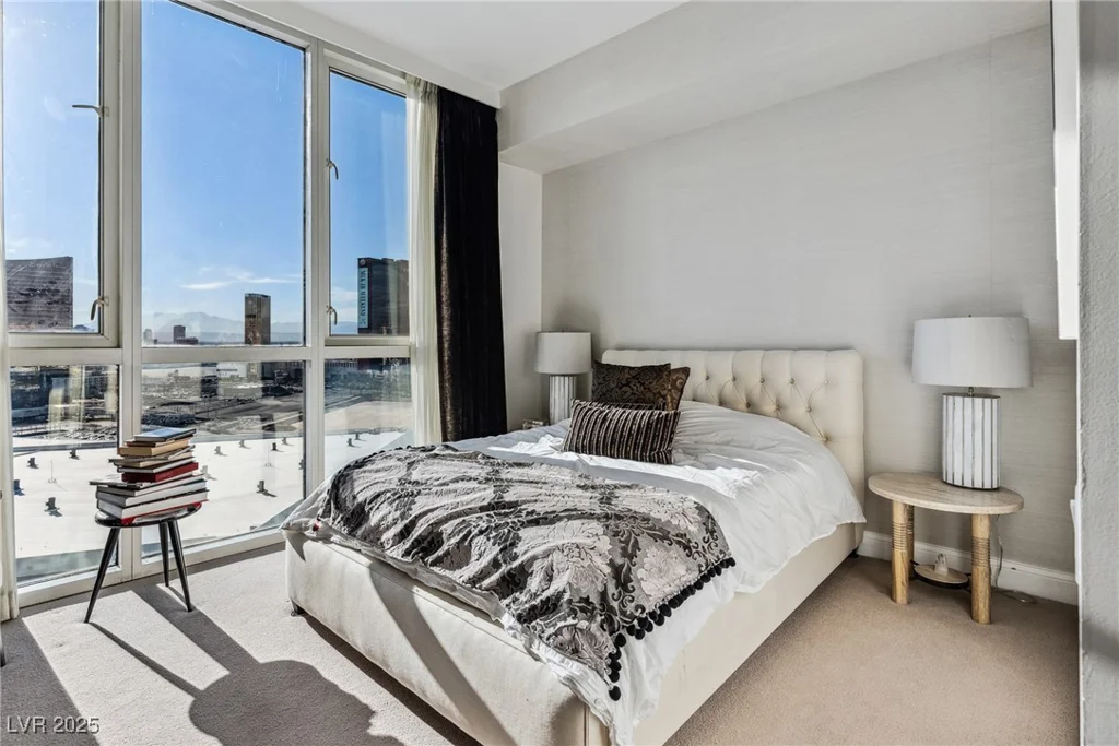 2857 Paradise, Las Vegas, NV 89109