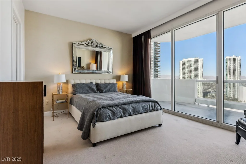 2857 Paradise, Las Vegas, NV 89109