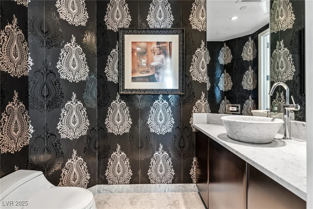 2857 Paradise, Las Vegas, NV 89109