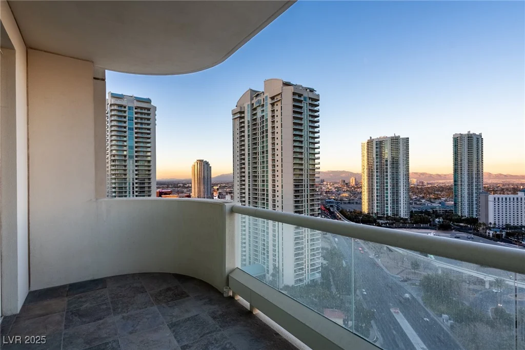 2857 Paradise, Las Vegas, NV 89109
