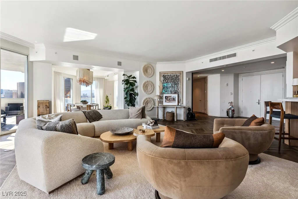 2857 Paradise, Las Vegas, NV 89109