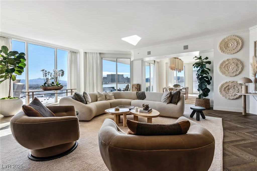 2857 Paradise, Las Vegas, NV 89109