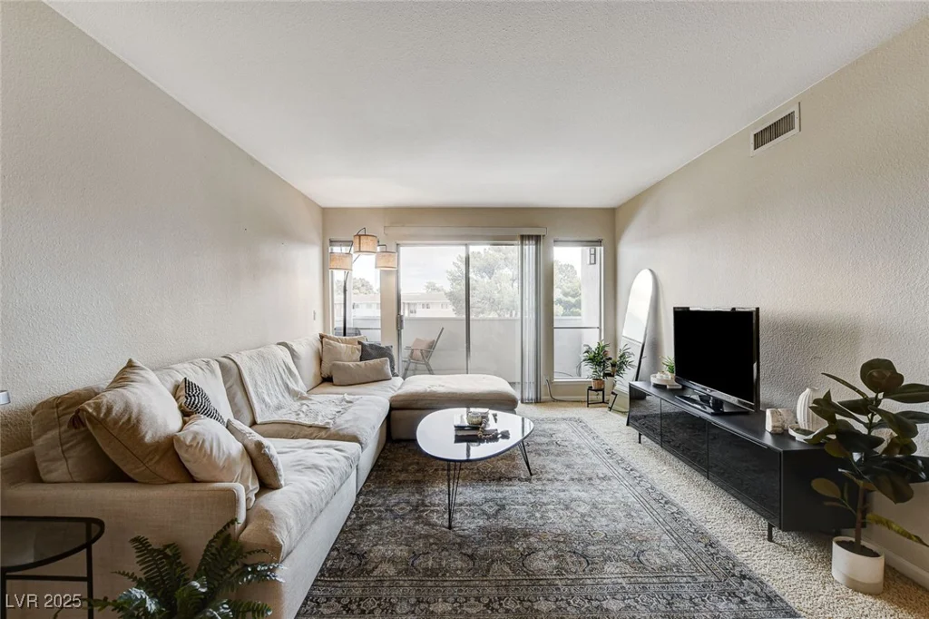 2879 Geary, Las Vegas, NV 89109