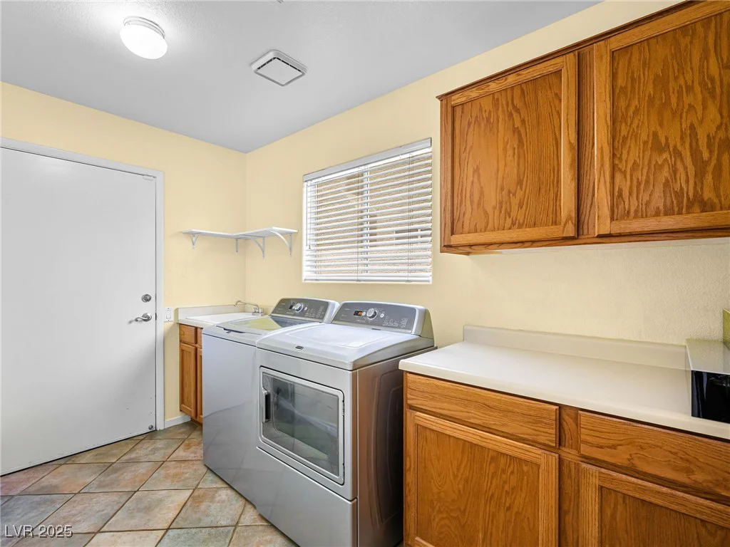 2212 Marble Gorge, Las Vegas, NV 89117