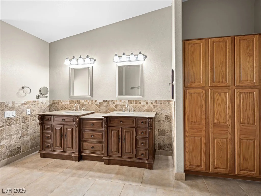 2212 Marble Gorge, Las Vegas, NV 89117