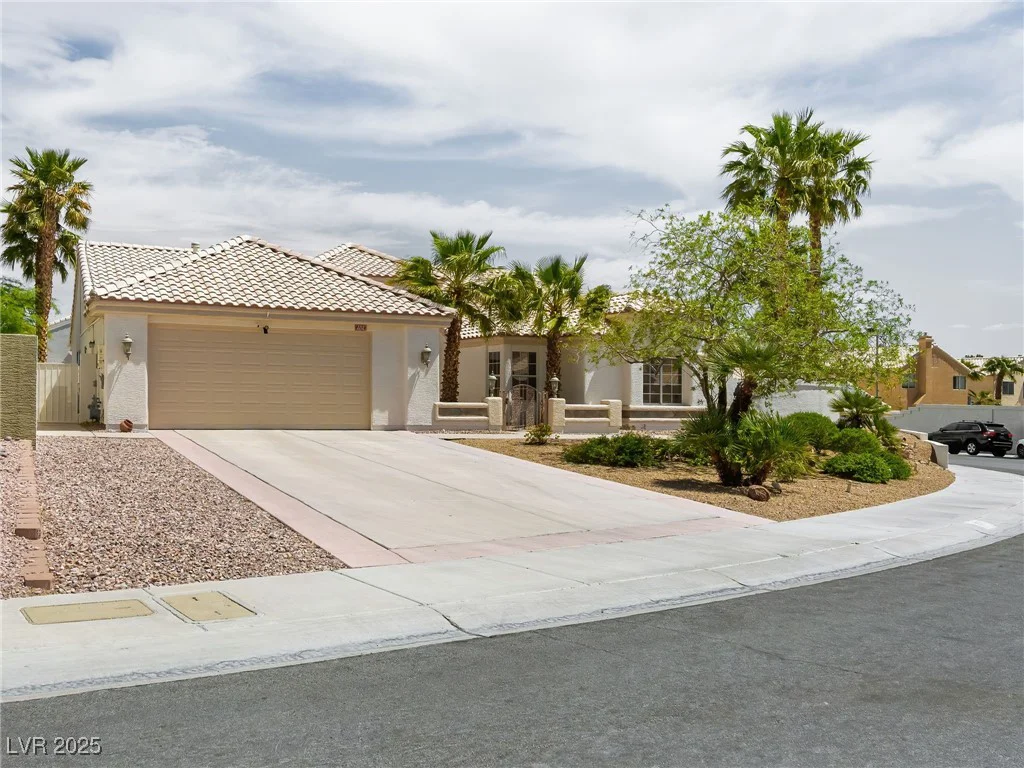 2212 Marble Gorge, Las Vegas, NV 89117