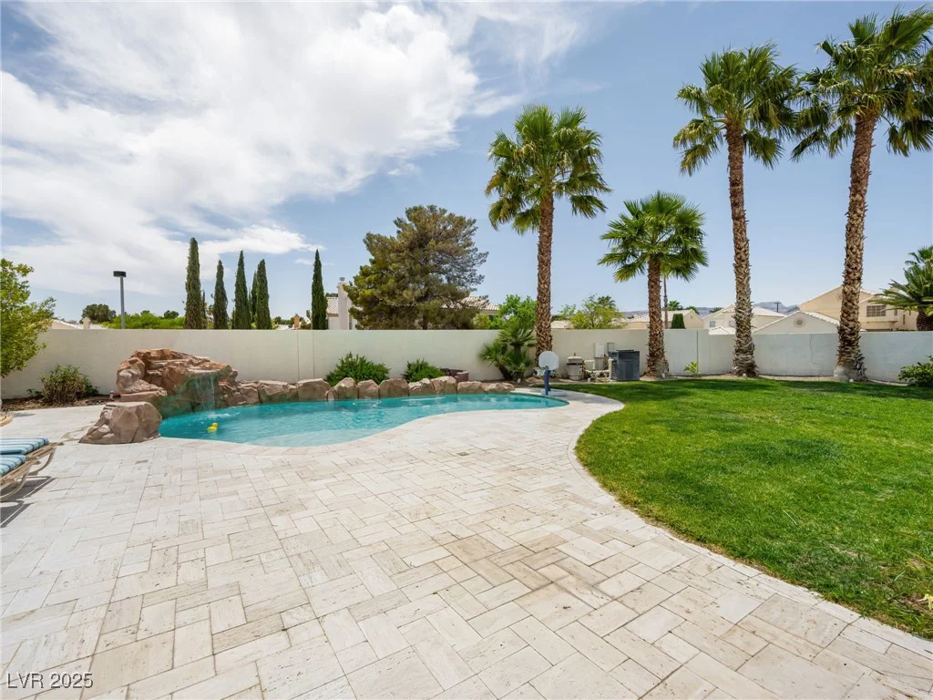 2212 Marble Gorge, Las Vegas, NV 89117