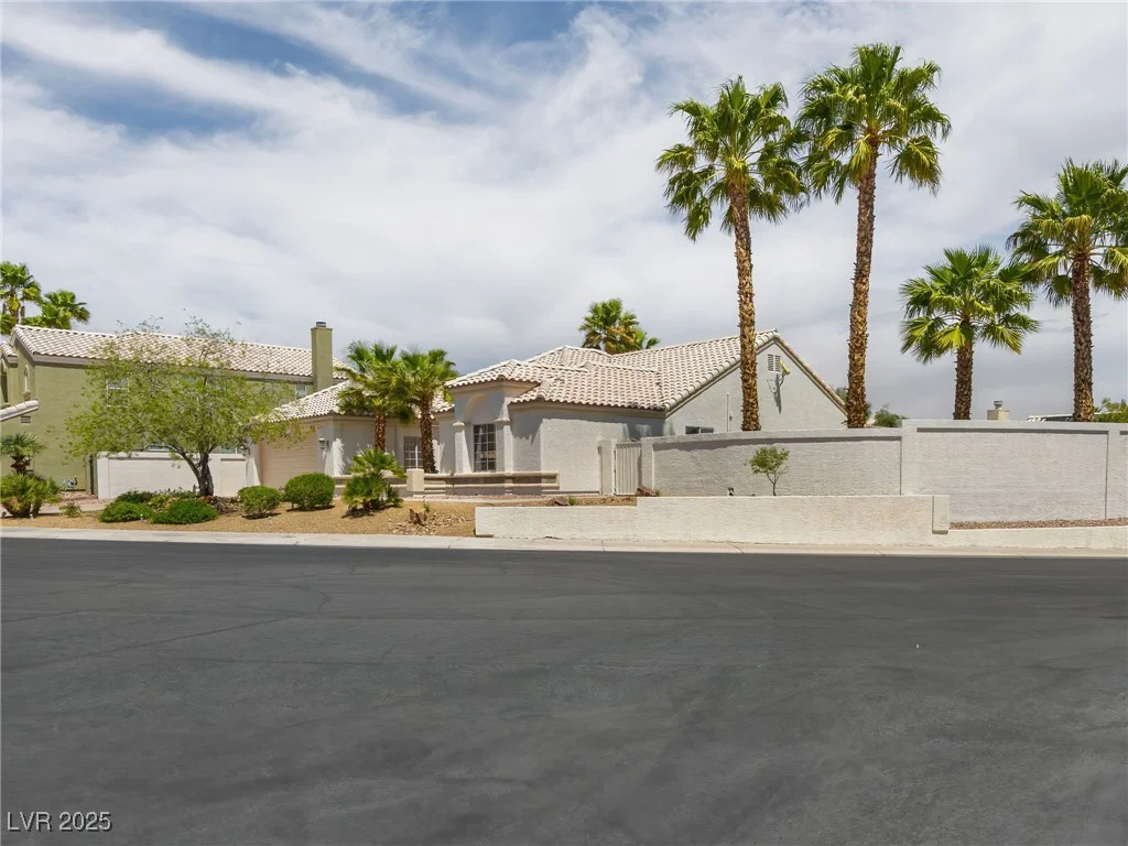 2212 Marble Gorge, Las Vegas, NV 89117