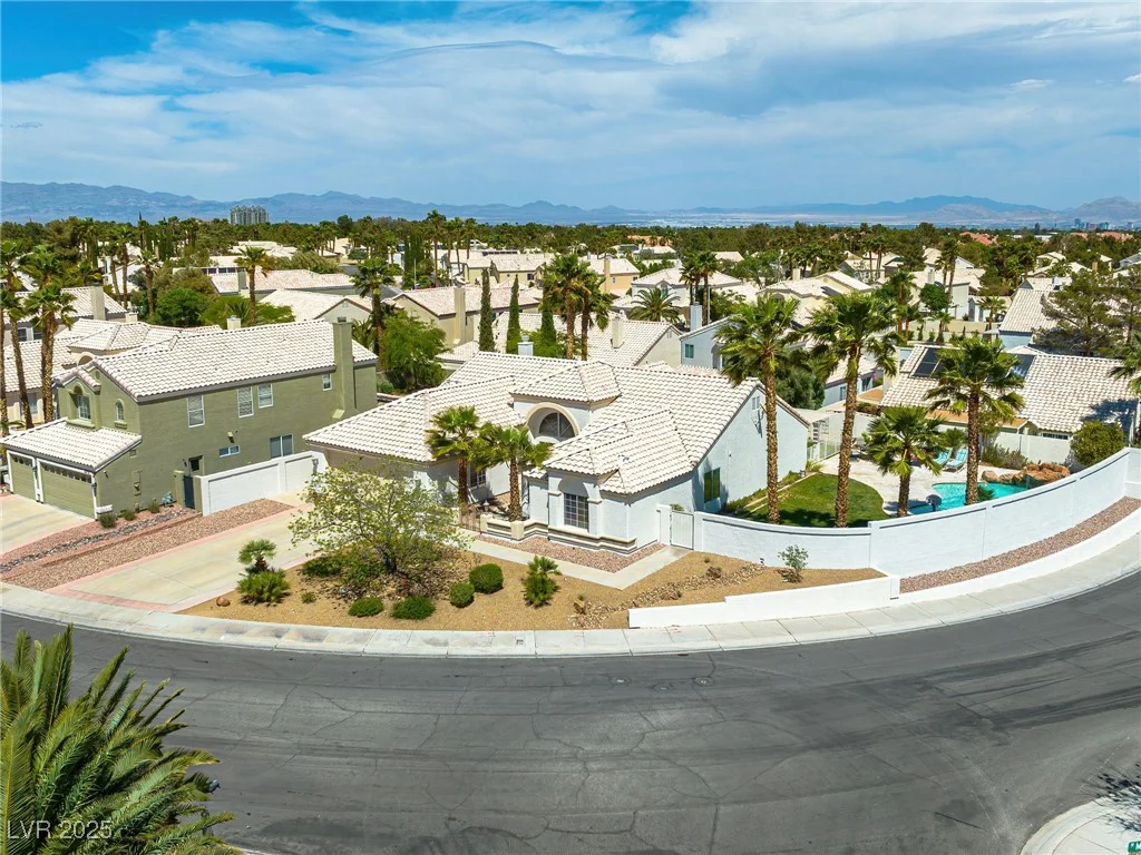 2212 Marble Gorge, Las Vegas, NV 89117