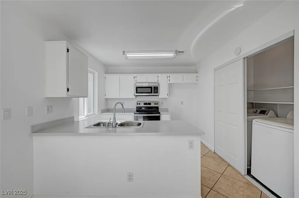 2722 Sesame, Las Vegas, NV 89142