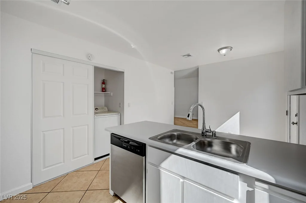 2722 Sesame, Las Vegas, NV 89142