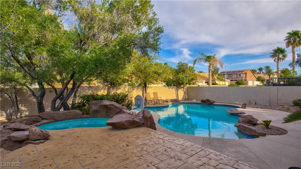 16 Old Lake, Henderson, NV 89074