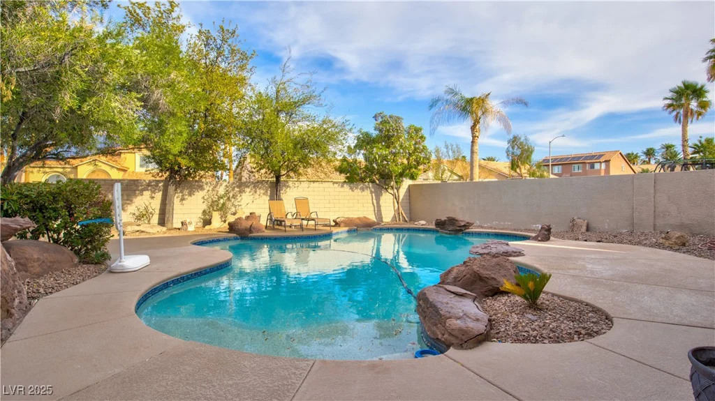 16 Old Lake, Henderson, NV 89074