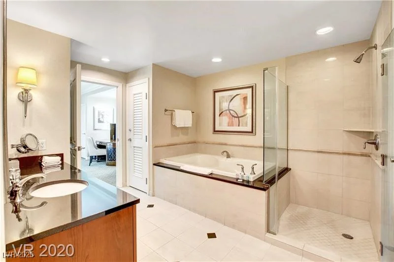 125 Harmon, Las Vegas, NV 89109