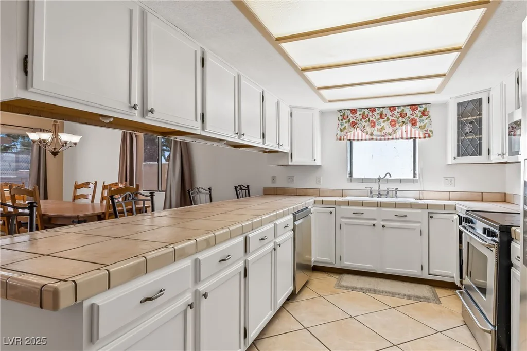 2063 Avalon, Laughlin, NV 89029