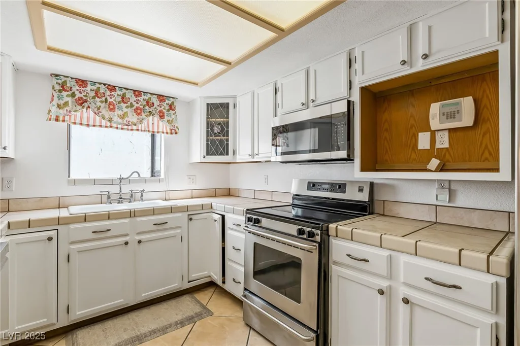2063 Avalon, Laughlin, NV 89029