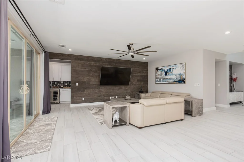 6821 Empire Cliff, North Las Vegas, NV 89084