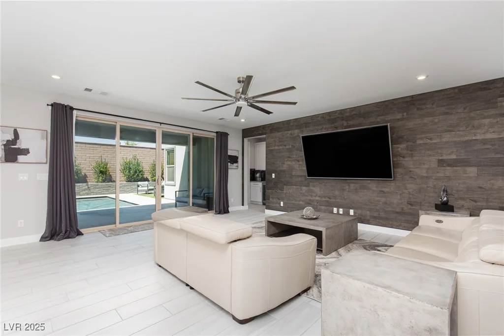 6821 Empire Cliff, North Las Vegas, NV 89084