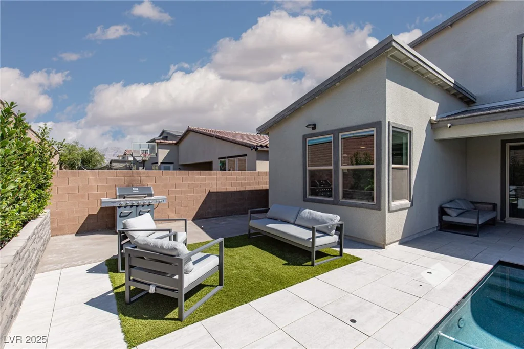 6821 Empire Cliff, North Las Vegas, NV 89084