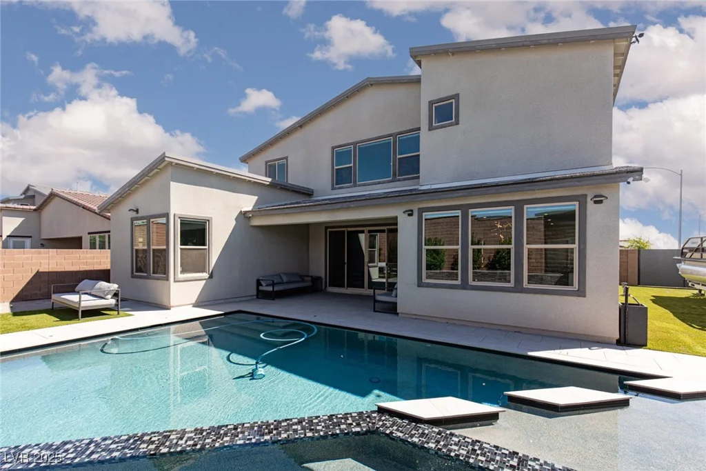 6821 Empire Cliff, North Las Vegas, NV 89084